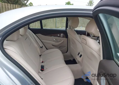 2018 Mercedes-Benz E 300 4Matic z USA, uszkodzony, nr VIN WDDZF4KB3JA385504